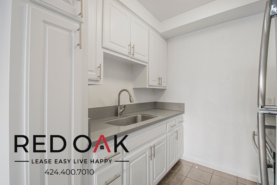 Building Photo - 501 S Mariposa Ave