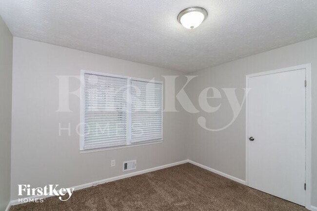Building Photo - 5721 Crestview Dr