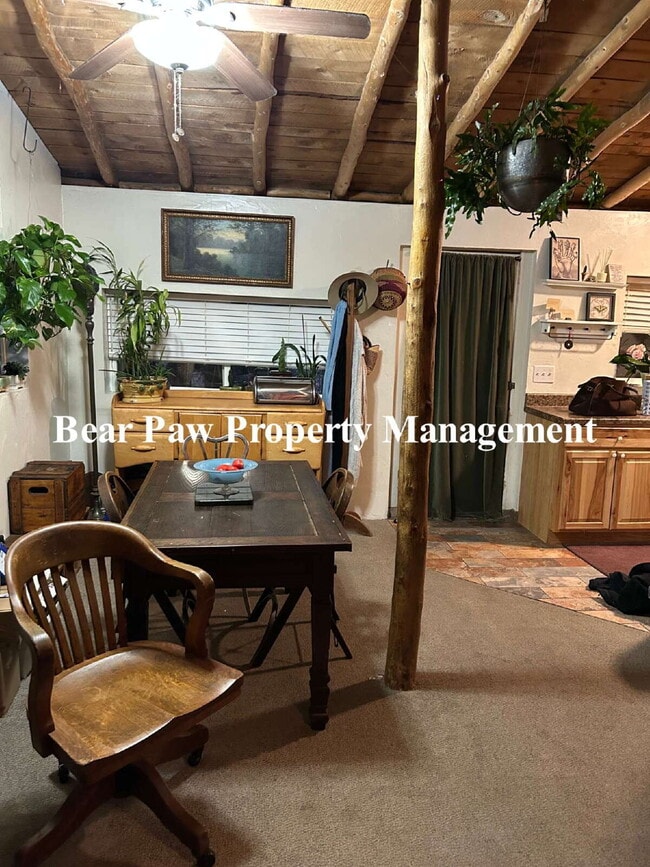 Building Photo - Adorable cabin in Evergreen!