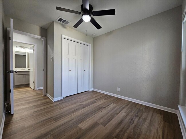 Building Photo - 1418 Hyridge Cir