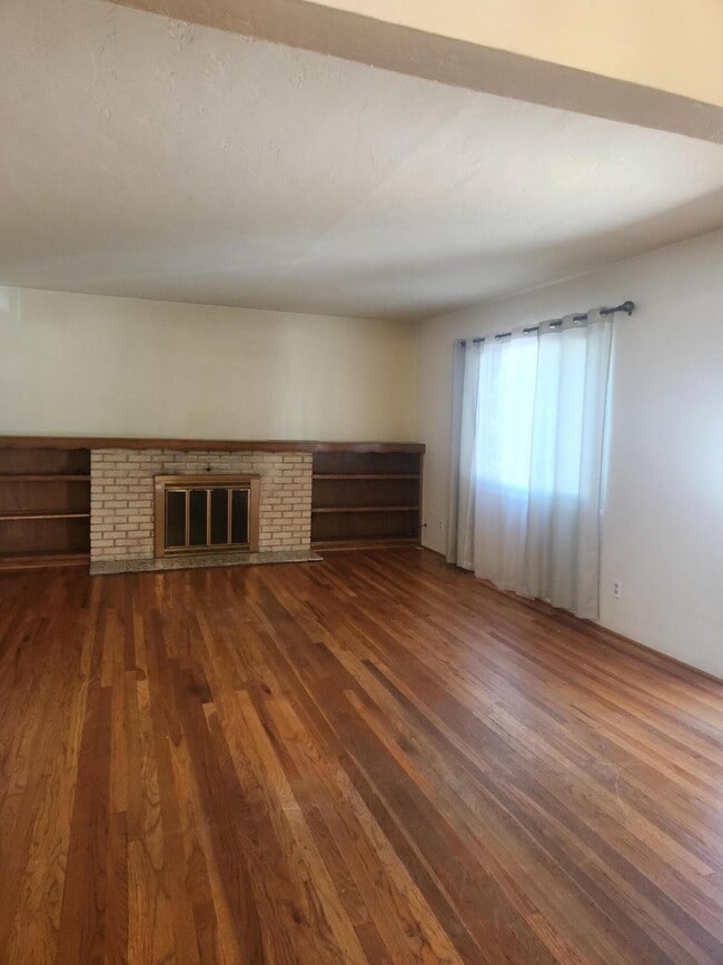 Building Photo - 917 Girard Blvd SE