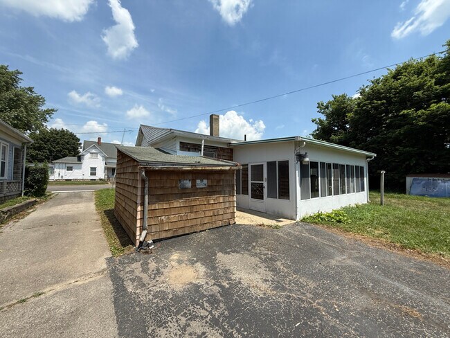 Building Photo - 115 Western Ave