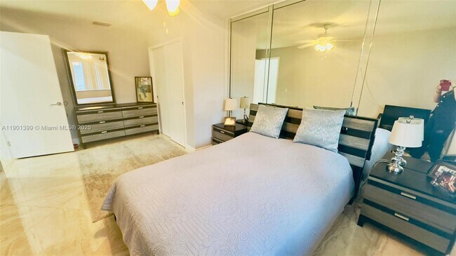 Building Photo - 329 SE 3rd St