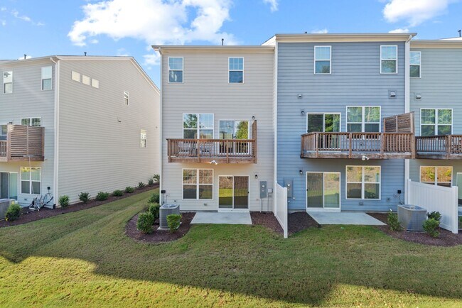 Building Photo - 1136 Commack Dr