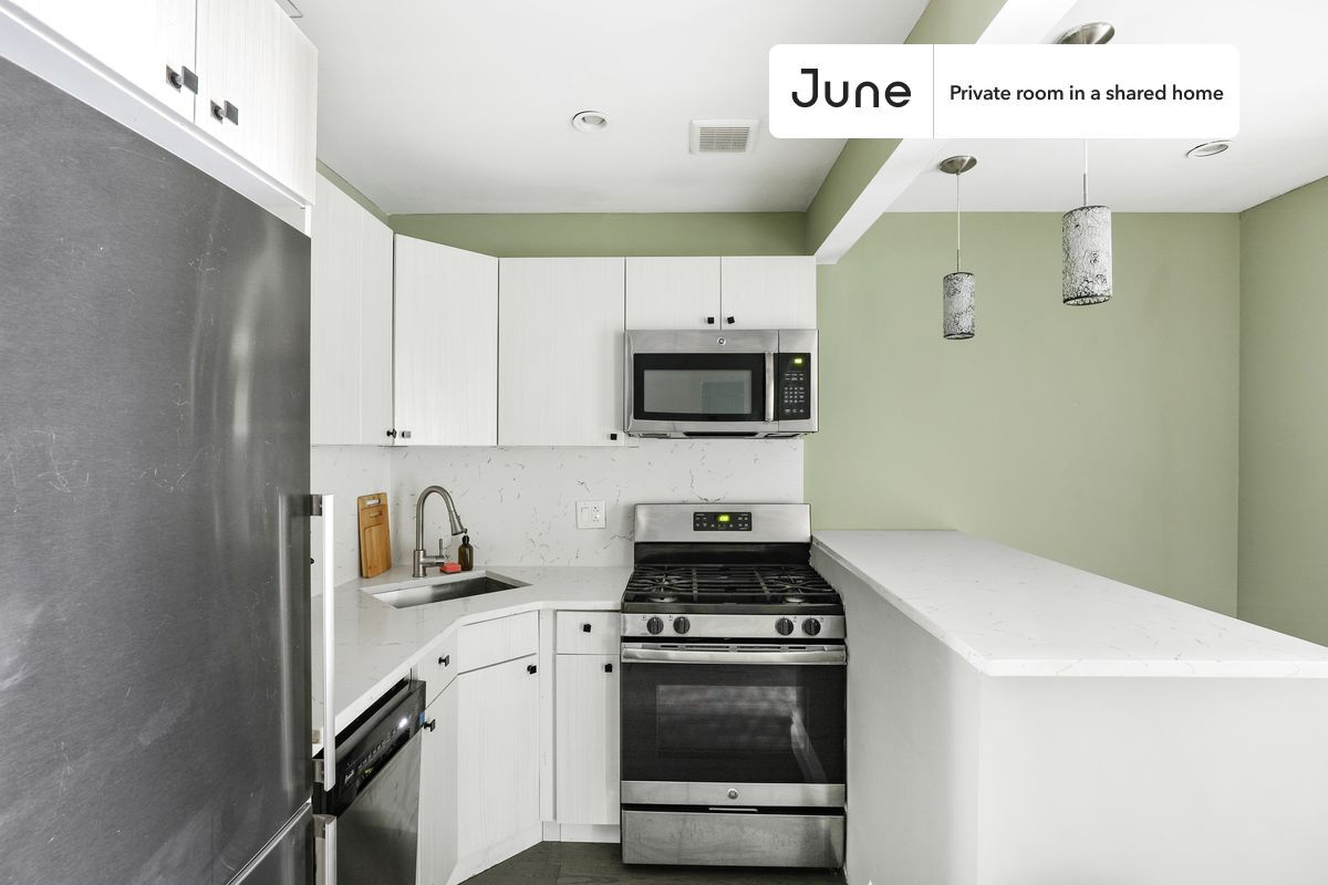 Building Photo - Room in Shared 3 bed/2 bath home