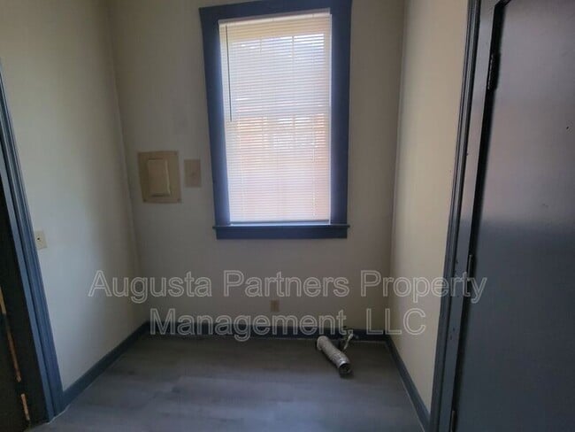 Building Photo - 508 3rd St