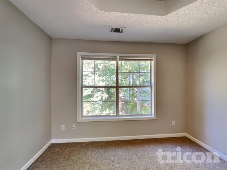 Building Photo - 313 Westchester Way