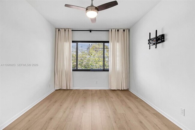 Building Photo - 2230 NE 56th Pl