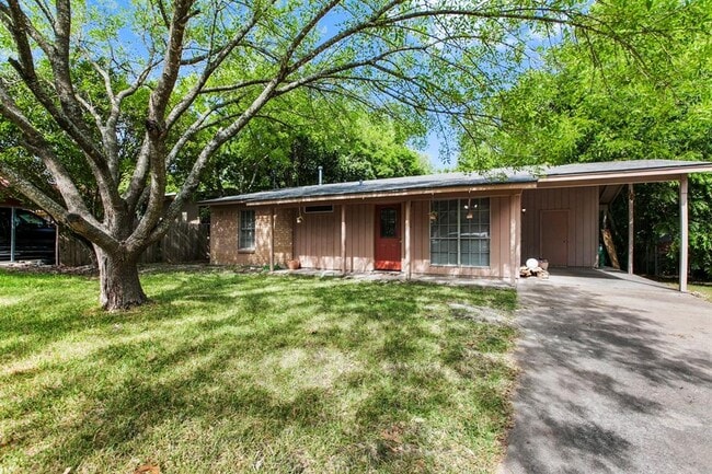 Building Photo - 5800 Glenhollow Path
