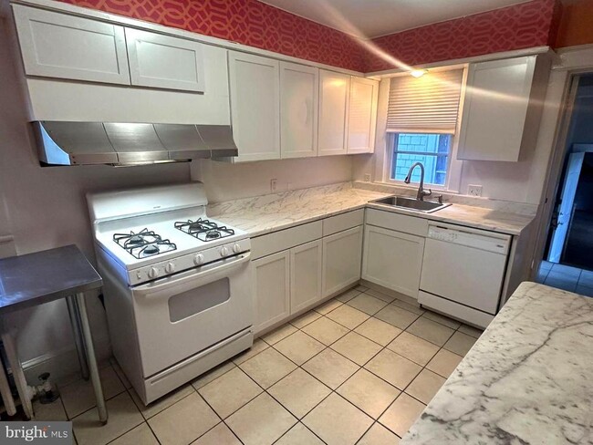 Building Photo - 4608 W Virginia Ave