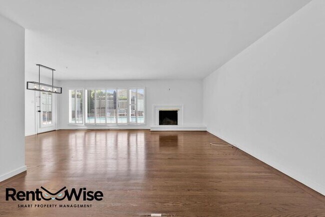 Building Photo - 612 Barneson Ave