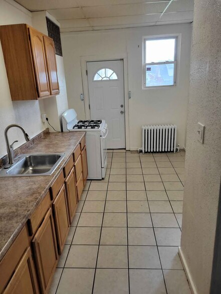 Building Photo - 534 3rd St