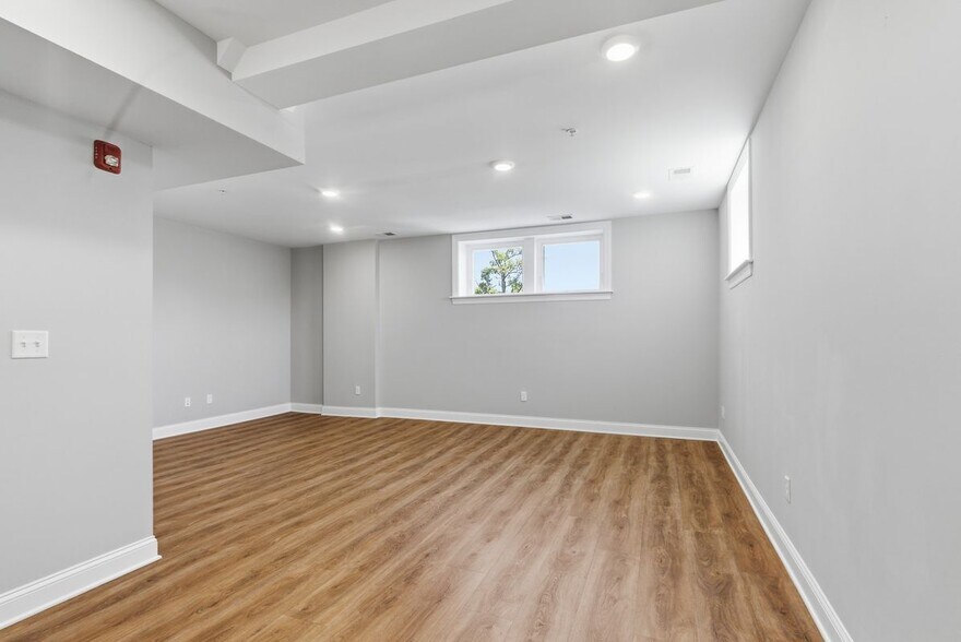 Building Photo - 18 N Union Ave