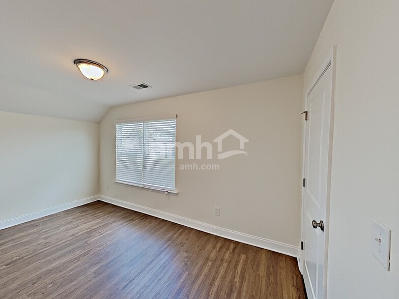 Building Photo - 27695 St Andrews Ave