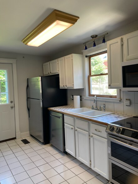 Building Photo - 1081 Harrison Ave