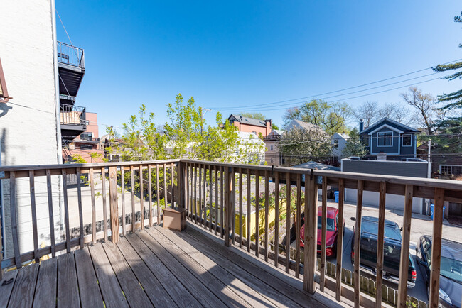 Building Photo - 1431 W Belmont Ave