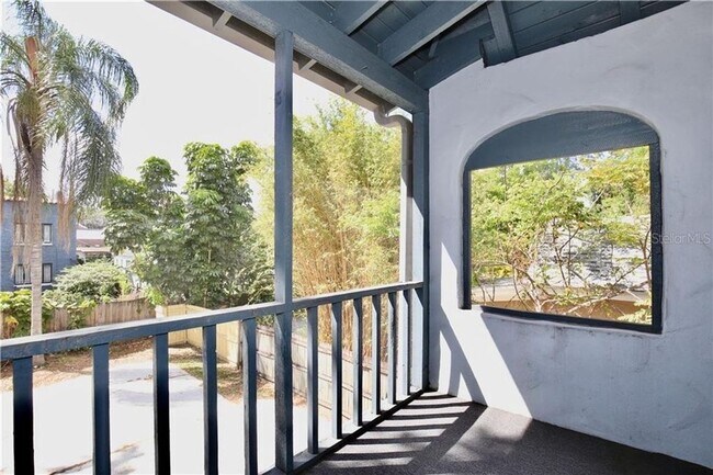 Building Photo - Just Listed!   Updated 2 Bedroom Townhome located in Downtown Orlando