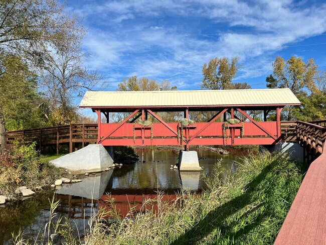 Building Photo - 348 Willow Grove Dr