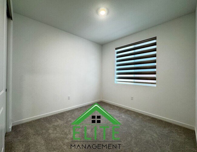 Building Photo - 3266 Vallonea St