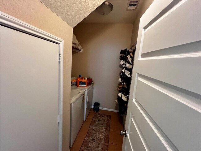 Building Photo - 22507 Birch Ridge Meadow Dr