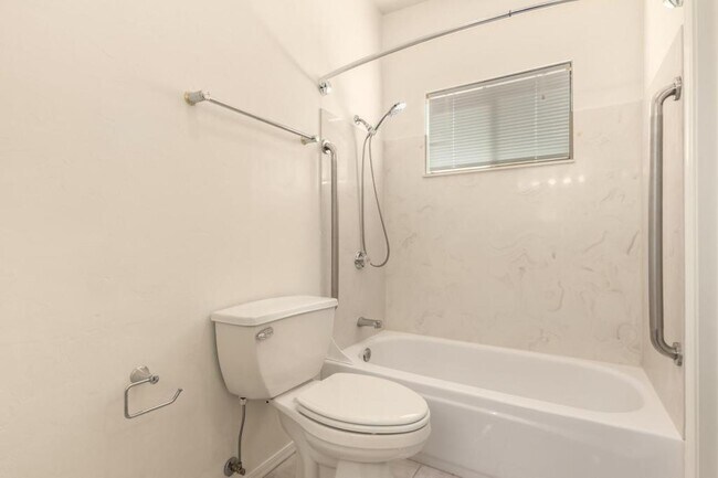 Building Photo - 7880 S Ave De Pina