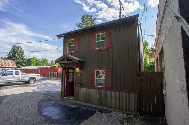 Building Photo - Downtown Tiny House