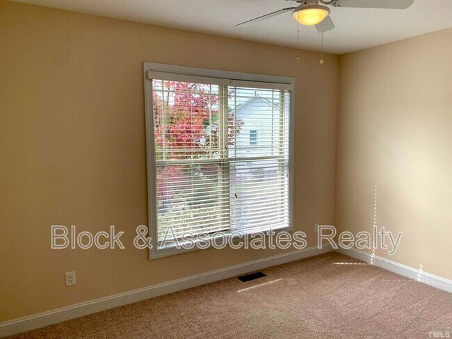 Building Photo - 706 Weavers Ridge Dr
