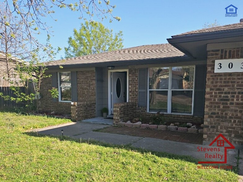 Primary Photo - 303 SW 72nd St