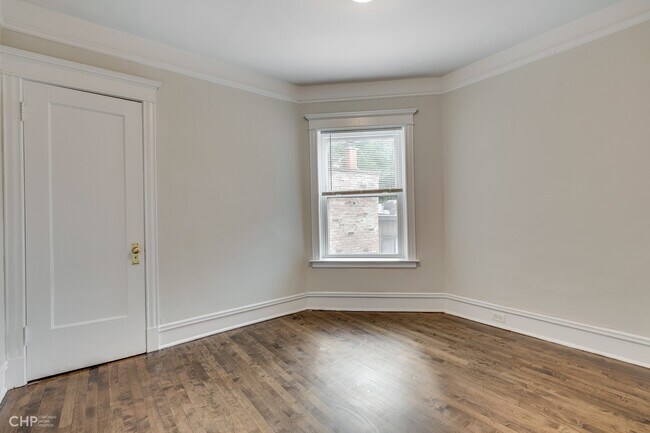 Building Photo - 852 W Lill Ave