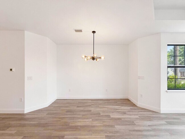 Building Photo - Lake View attached villa 2 bed/2 bath and a den
