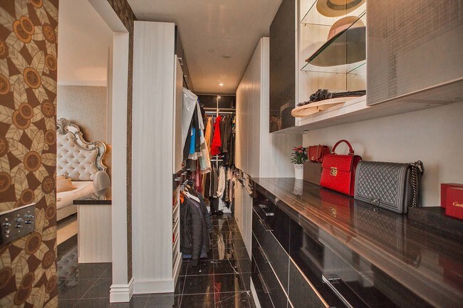 Building Photo - Fully Furnished Art Deco-Style Condo
