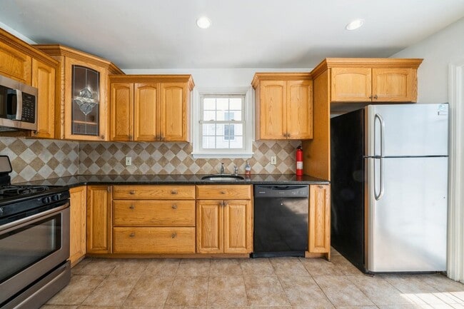 Building Photo - 940 SCHOPMAN Dr