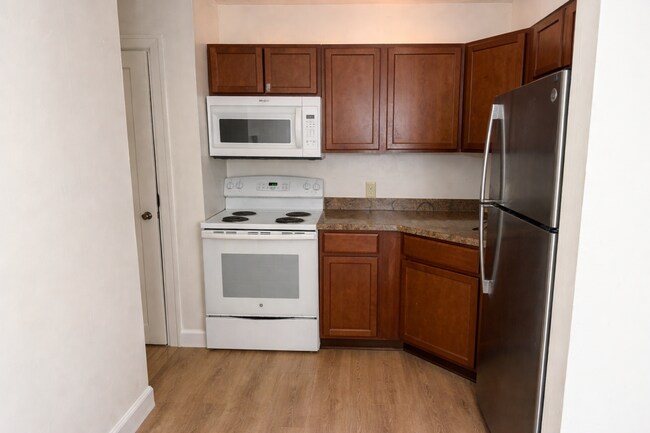 Building Photo - 941 Stanley Ave