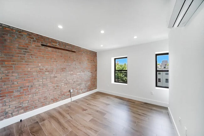 Building Photo - 104 Clinton Ave