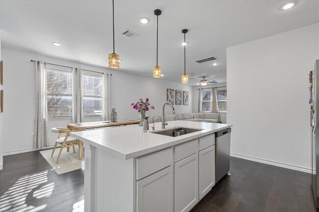 Building Photo - 5200 Jason Dr