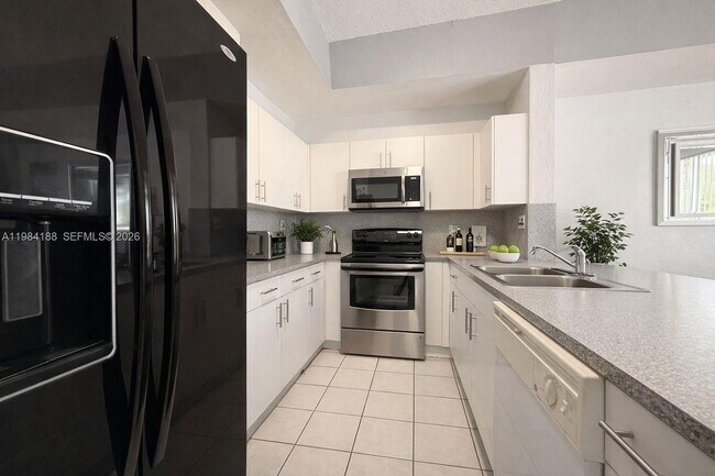 Building Photo - 10909 NW 43rd Ln