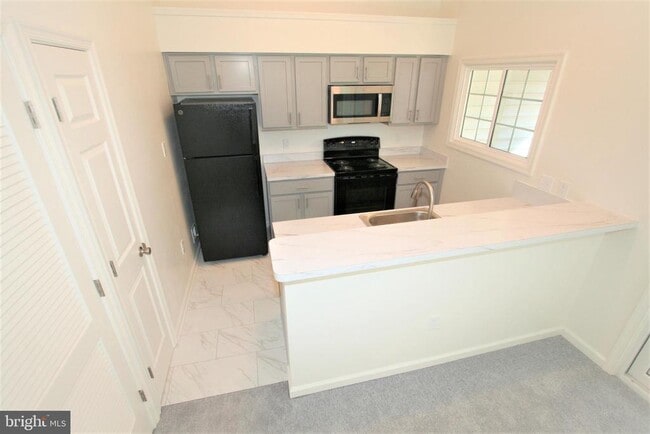 Building Photo - 14225 Jib St