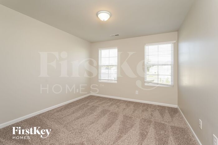 Building Photo - 3710 Streamside Dr