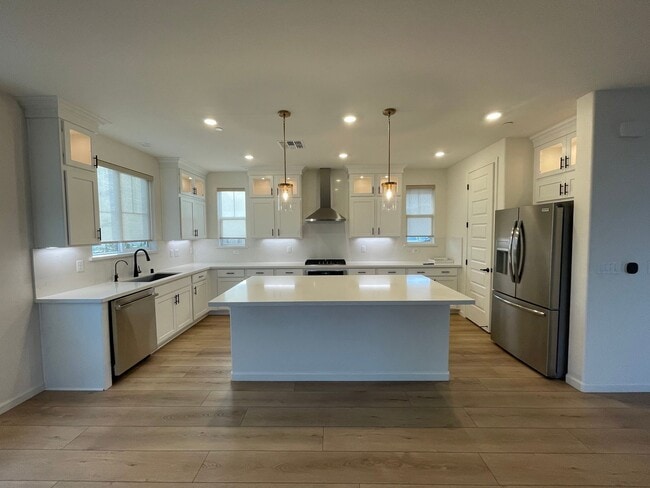 Building Photo - Beautiful new home with open floor plan av...