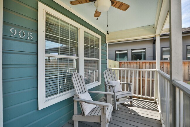 Building Photo - 905 Kern St