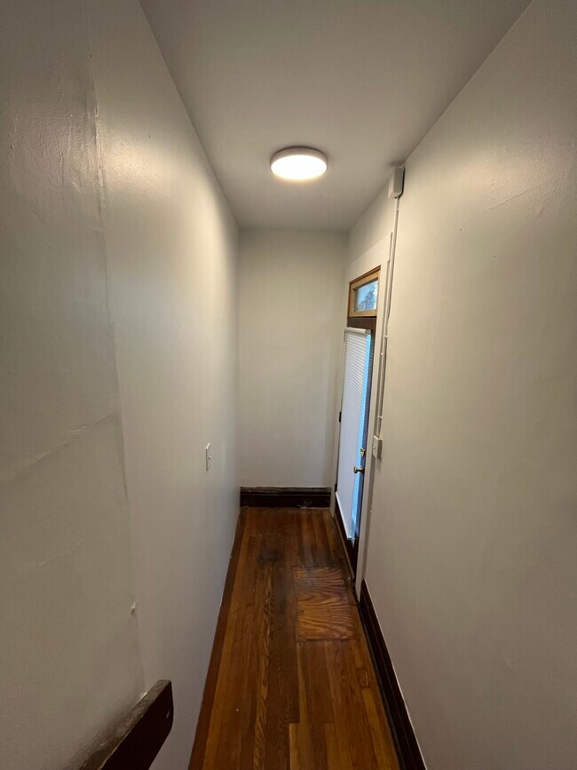 Building Photo - 32 E Northwood Ave