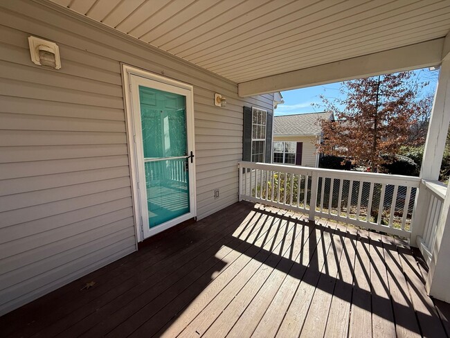 Building Photo - 504 9th St SW