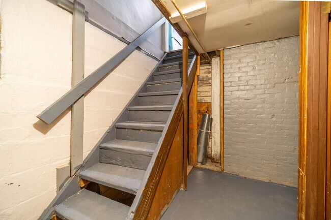 Building Photo - 810 Miller Ave