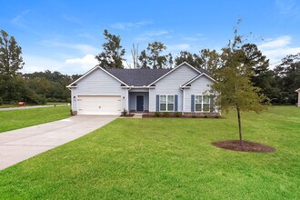 Building Photo - Inviting 3 Bedroom Home