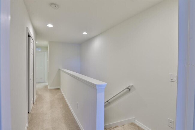 Building Photo - 9162 Hillcroft Dr