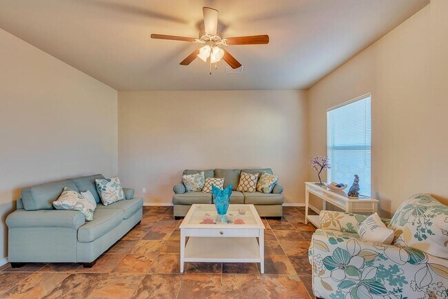 Building Photo - Lovely 4 bedroom, 2.5  in West Side El Paso!!