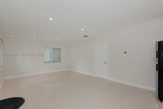 Building Photo - 2307 SW 17th Ave
