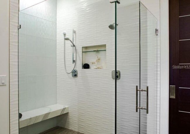 Building Photo - 356 Bayview Dr NE