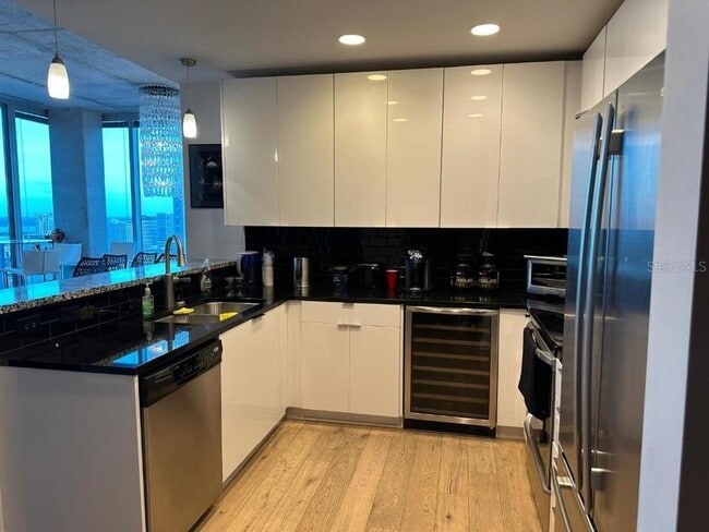 Building Photo - 777 N Ashley Dr