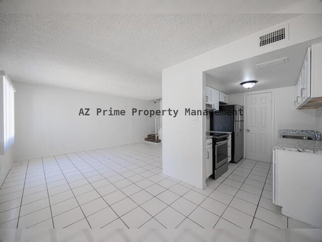 Building Photo - 5246 N 42nd Ln
